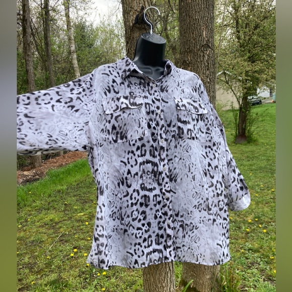 Lane Bryant Shirt Size 18/20 Button Up Blouse Cheetah Print Grey Top for Women - Picture 6 of 10